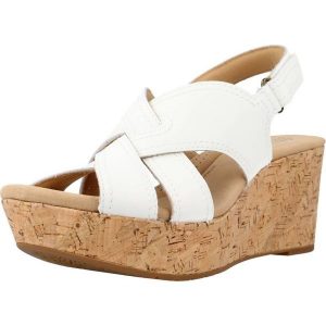 Sandały CLARKS ROSE ERIN Biały. Białe buty trekkingowe Clarks, bez wzorów, ze skóry, bez obcasa, bez zapięcia. Za 251,99 zł.