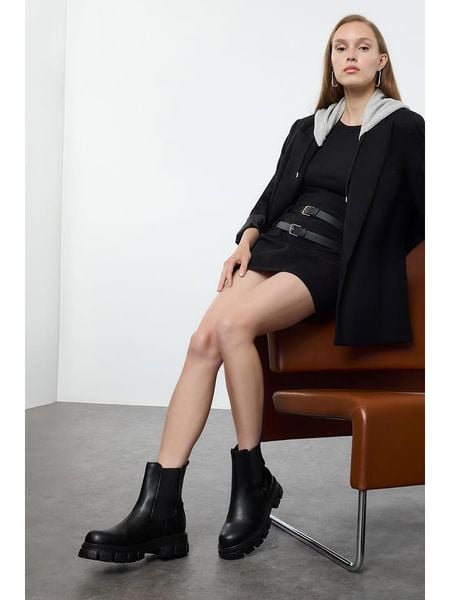 Trendyol Sztyblety w kolorze czarnym rozmiar: 39. Czarne botki Trendyol, bez wzorów, bez zapięcia. Za 126,45 zł.