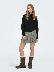 JDY Sweter w kolorze czarnym rozmiar: XS. Czarne swetry oversize JDY, xs, bez wzorów, prążkowane, bez ramiączek. Za 109,95 zł.