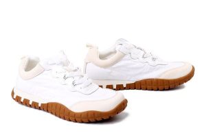 ARTIKER RELAKS 58C1284 biały, półbuty damskie. Białe półbuty Artiker Relaks, bez wzorów, bez obcasa, bez zapięcia. Za 174,90 zł.