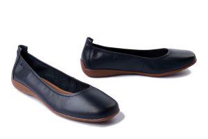 JOSEF SEIBEL 74801 133 525 Fenja 01 indigo, baleriny damskie. Niebieskie balerinki Josef Seibel, bez wzorów, ze skóry, bez obcasa, bez zapięcia. Za 339,90 zł.