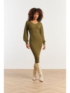 Smashed Lemon Sukienka dzianinowa w kolorze khaki rozmiar: XL. Brązowe sukienki Smashed Lemon, xl, bez wzorów, z dzianiny, bez kołnierzyka, bez ramiączek, midi. Za 143,99 zł.