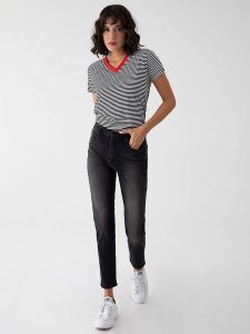 LTB Dżinsy "Freya" - Mom fit - w kolorze czarnym rozmiar: W25/L32. Czarne jeansy LTB, z aplikacjami, ze skóry, z podwyższonym stanem. Za 87,81 zł.