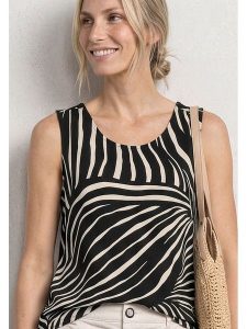 Street One Top w kolorze czarnym rozmiar: 38. Czarne topy Street One, bez wzorów, street, bez kołnierzyka, bez ramiączek. Za 85,38 zł.