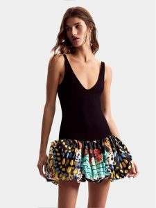 Desigual Sukienka koktajlowa Sparckler Lacroix 26SWVK11 Czarny Slim Fit. Czarne sukienki Desigual, s, bez wzorów, z bawełny, wizytowe, bez kołnierzyka, bez ramiączek. Za 614,99 zł.