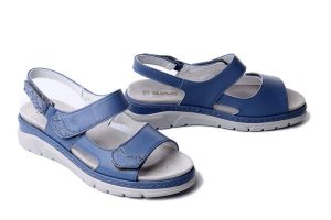 Suave 710134-51 mittelblau, sandały damskie. Niebieskie sandały Suave, bez wzorów, ze skóry, bez obcasa, na koturnie, bez zapięcia. Za 334,90 zł.