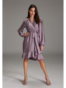 SWING Sukienka w kolorze fioletowym rozmiar: 36. Różowe sukienki Swing, bez wzorów, z tkaniny, z asymetrycznym kołnierzem, bez ramiączek, midi, asymetryczne. Za 227,85 zł.