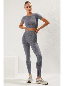 Trendyol Legginsy sportowe w kolorze szarym rozmiar: M/L. Szare legginsy Trendyol, bez wzorów, prążkowane, z podwyższonym stanem. Za 56,93 zł.