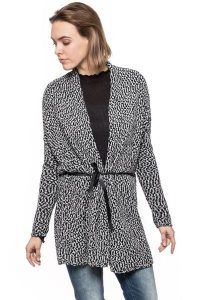 DAMSKI SWETER TOM TAILOR TWO COLORED CARDIGAN. Białe kardigany Tom Tailor. W wyprzedaży za 59,99 zł.