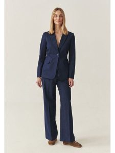 TATUUM Spodnie w kolorze granatowym rozmiar: 40. Niebieskie spodnie z wysokim stanem Tatuum, bez wzorów, z materiału, z podwyższonym stanem. Za 215,21 zł.