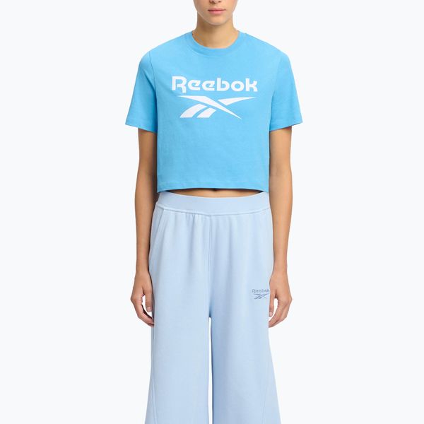 Koszulka Reebok Identity Big Logo Crop Tee. Niebieskie bluzki REEBOK FITNESS, bez wzorów, sportowe, bez kołnierzyka, bez ramiączek. Za 69,99 zł.