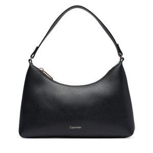 Torebka Calvin Klein. Czarne torebki klasyczne Calvin Klein, bez wzorów, bez dodatków. Za 369,99 zł.