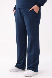 Długie granatowe dresowe spodnie Nadia PLUS SIZE XXL. Spodnie dresowe Moda Size Plus Iwanek, plus size, bez wzorów, z bawełny. Za 189,90 zł.