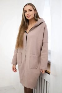 Bluza ocieplana rozpinana z dłuższym tyłem beżowa. Brązowe bluzy KESI, l, bez wzorów, z bawełny, z kapturem. Za 218,51 zł.