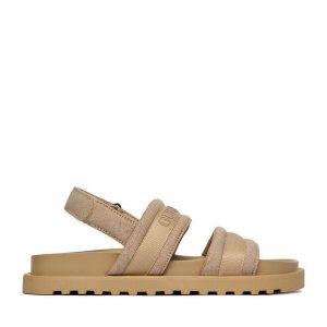 Sandały Guess Jeans. Brązowe sandały Guess Jeans, z aplikacjami, z jeansu, bez obcasa, na płaskiej podeszwie, bez zapięcia. Za 249,99 zł.