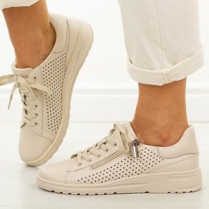 Beżowe skórzane półbuty damskie Cambell 19403. Brązowe półbuty Cambell, na jesień, w ażurowe wzory, z jeansu, bez obcasa, na płaskiej podeszwie, bez zapięcia. Za 239,00 zł.