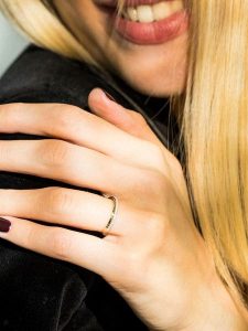 CARATELLI Złoty pierścionek "Alliance Divine" z diamentami rozmiar: 58. Żółte pierścionki CARATELLI, z diamentem, złote. Za 1 144,99 zł.