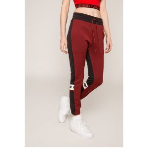 Nike Sportswear - Spodnie. Spodnie sportowe marki Nike Sportswear. W wyprzedaży za 199,90 zł.