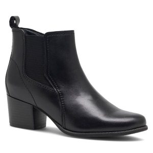 Botki Lasocki. Czarne botki Lasocki, bez wzorów, bez obcasa, na słupku, bez zapięcia. Za 279,99 zł.