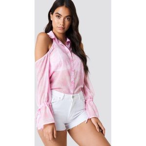 NA-KD Koszula z wycięciami na ramionach - Pink. Koszule marki NA-KD. W wyprzedaży za 48,78 zł.