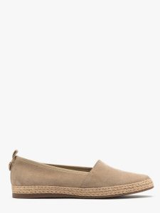 Piaskowe espadryle DINA. Brązowe espadryle Ryłko, bez wzorów, ze skóry, bez obcasa, na płaskiej podeszwie. W wyprzedaży za 349,99 zł.