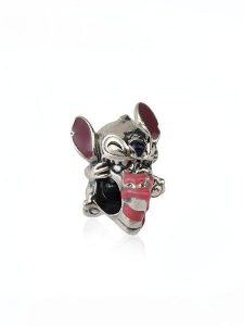 Pandora Srebrny charms "Stitch" rozmiar: onesize. Różowe zawieszki Pandora, srebrne. Za 199,95 zł.
