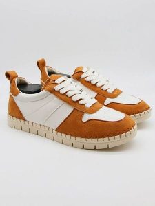 Bellucci Sneakersy w kolorze pomarańczowo-białym rozmiar: 40. Białe trampki Bellucci, bez wzorów, bez zapięcia. Za 108,99 zł.