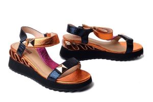 Artiker Relaks 58C1371 orange, sandały damskie. Pomarańczowe sandały Artiker Relaks, bez wzorów, ze skóry, bez obcasa, na koturnie, bez zapięcia. Za 294,90 zł.