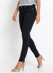 Dżinsy Skinny, mid waist, cropped. Czarne jeansy bonprix, bez wzorów, z jeansu, krótkie. Za 122,99 zł.