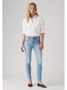 Levi's Dżinsy - Skinny fit - w kolorze błękitnym rozmiar: W30/L30. Niebieskie jeansy Levi's®, z aplikacjami. Za 228,92 zł.