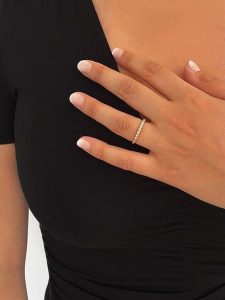 Les Petites Précieuses Pozłacany pierścionek z cyrkonią rozmiar: 58. Żółte pierścionki Les Petites Précieuses, z cyrkonią, pozłacane. Za 130,19 zł.