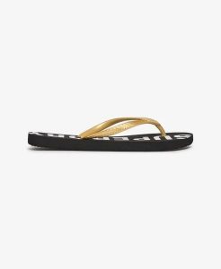 Superdry Klapki Code Core Sport z gumy - Czarny/Złoty metaliczny. Czarne klapki Superdry, bez wzorów, z gumy, bez obcasa. Za 126,80 zł.