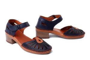 BOCCATO 0158-104.T21.L2 navy tan, czółenka damskie. Niebieskie czółenka Boccato, bez wzorów, ze skóry, bez obcasa, na obcasie, bez zapięcia. Za 254,90 zł.