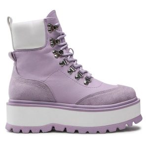 Trzewiki DeeZee. Fioletowe botki DeeZee, bez wzorów, bez obcasa, na koturnie, bez zapięcia. Za 119,99 zł.