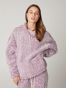 Protest Bluza "Larimar" w kolorze fioletowym rozmiar: S. Różowe bluzy Protest, s, bez wzorów, z kapturem. Za 70,24 zł.