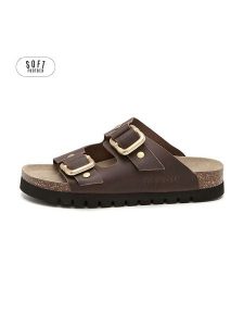 Teegu Skórzane klapki w kolorze brązowym rozmiar: 42. Brązowe klapki teegu, bez wzorów, z otwartym noskiem, bez obcasa. Za 130,99 zł.