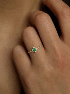 OR Carats Złoty pierścionek z kamieniem szlachetnym rozmiar: 60. Żółte pierścionki OR Carats, z szmaragdem, złote. Za 782,99 zł.