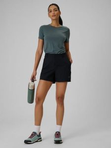 4F Spodenki trekkingowe szybkoschnące damskie - czarne M. Czarne szorty 4f, bez wzorów, z materiału, wizytowe. Za 149,99 zł.