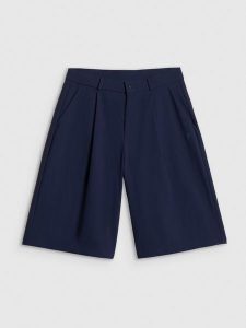 4F Spodenki casual damskie - granatowe M. Niebieskie szorty 4f, bez wzorów, z tkaniny, casualowe, z podwyższonym stanem. Za 169,99 zł.