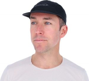 Czapka do biegania Inov-8 Airlite Cap. Czarne czapki Inov-8, bez wzorów, ze skóry. Za 116,59 zł.