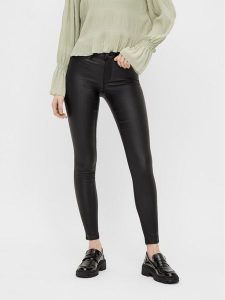 Pieces Spodnie z imitacji skóry Shape-Up 17108412 Czarny Skinny Fit. Czarne rurki Pieces, ze skóry. Za 149,99 zł.