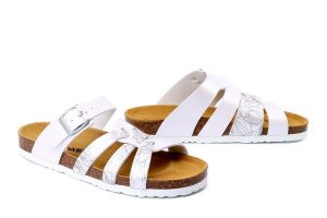 DR. BRINKMANN 700787-03 weiss, klapki damskie. Białe klapki Dr. Brinkmann, bez wzorów, bez obcasa. Za 194,90 zł.