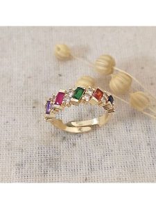 Atelier MIU Pozłacany pierścionek z cyrkoniami rozmiar: onesize. Żółte pierścionki Atelier MIU, z cyrkonią, pozłacane. Za 50,45 zł.