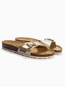 BACKSUN Klapki "Paris" w kolorze złotym rozmiar: 38. Żółte klapki Backsun, bez wzorów, z otwartym noskiem, bez obcasa. Za 130,99 zł.