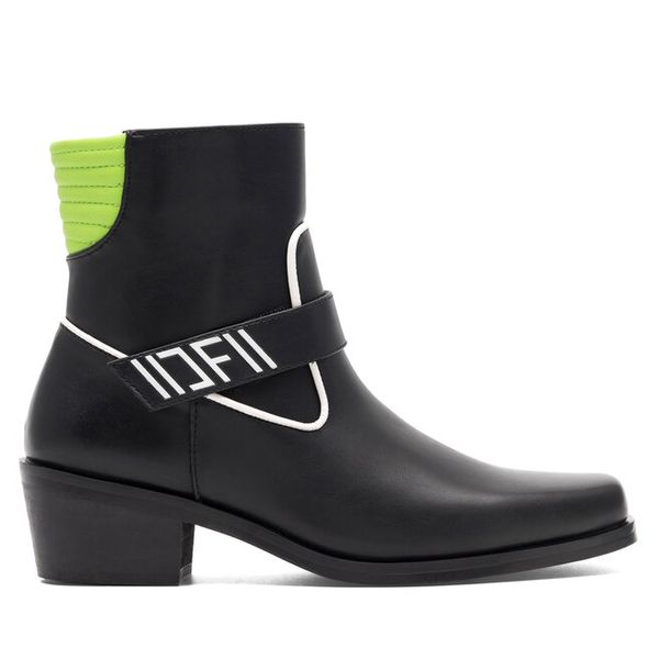 Botki Jenny Fairy. Czarne botki Jenny Fairy, bez wzorów, bez obcasa, na słupku, bez zapięcia. Za 119,99 zł.