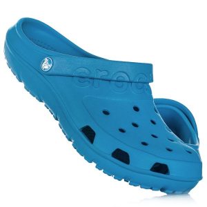 Klapki sportowe Crocs CROCBAND. Niebieskie klapki Crocs, bez wzorów, bez obcasa. W wyprzedaży za 89,00 zł.