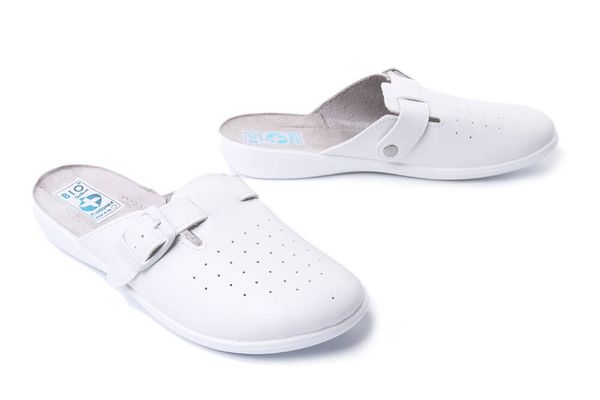 ADANEX 28818 DIL16YN biały, klapki damskie. Białe klapki Adanex, bez wzorów, bez obcasa. Za 83,99 zł.