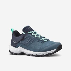 Buty turystyczne damskie Quechua MH500 wodoodporne. Niebieskie buty trekkingowe QUECHUA, z kauczuku, bez zapięcia. Za 299,99 zł.