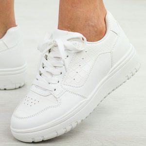 Białe sportowe buty damskie McBraun 23263. Białe buty sportowe McBraun, na lato, bez wzorów, ze skóry, bez zapięcia, na fitness i siłownię. Za 99,00 zł.