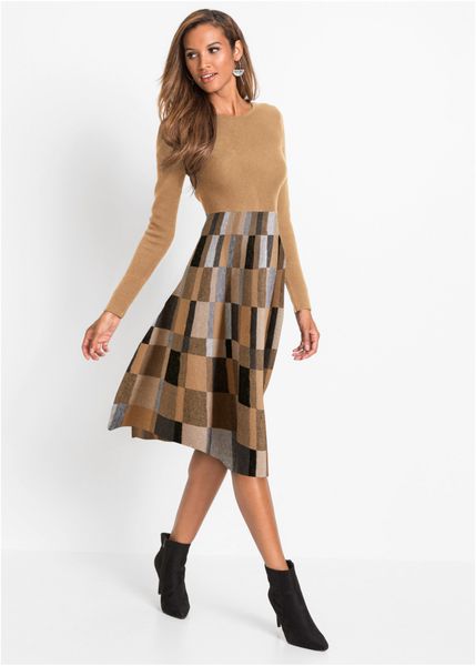 Rozkloszowana sukienka dzianinowa żakardowa. Brązowe sukienki bonprix, bez wzorów, z dzianiny, bez kołnierzyka, bez ramiączek, rozkloszowane. Za 147,99 zł.
